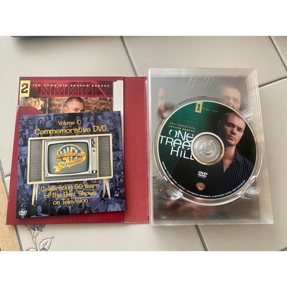 One Tree Hill DVD set - Complete First Season and Complete Second Season - Picture 5 of 6